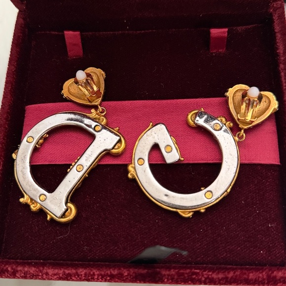 DOLCE & GABBANA Gold Brass Heart Devotion DG Clip on dangling Earrings - Picture 6 of 7